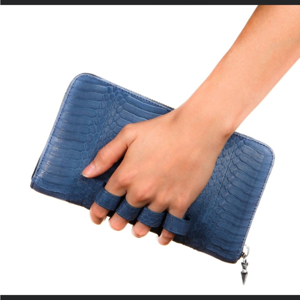 RK New York Fingerbag with water snake
